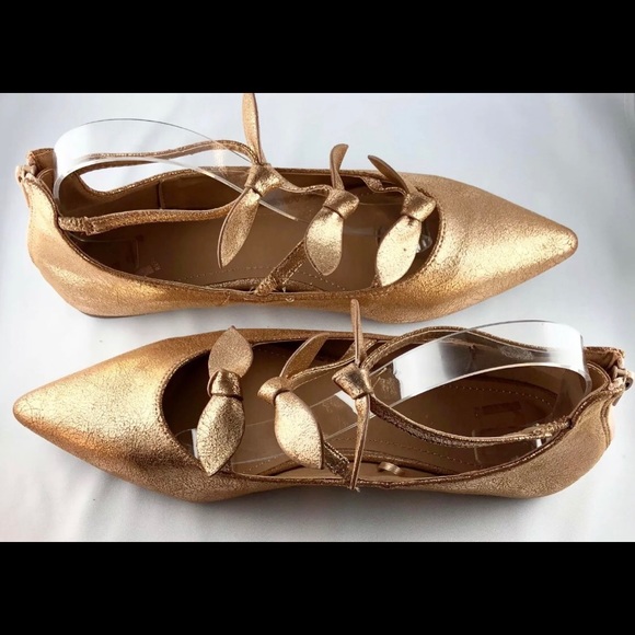 Report Larchmont Triple Bow Gold Pointed Toe Flats - Picture 3 of 6